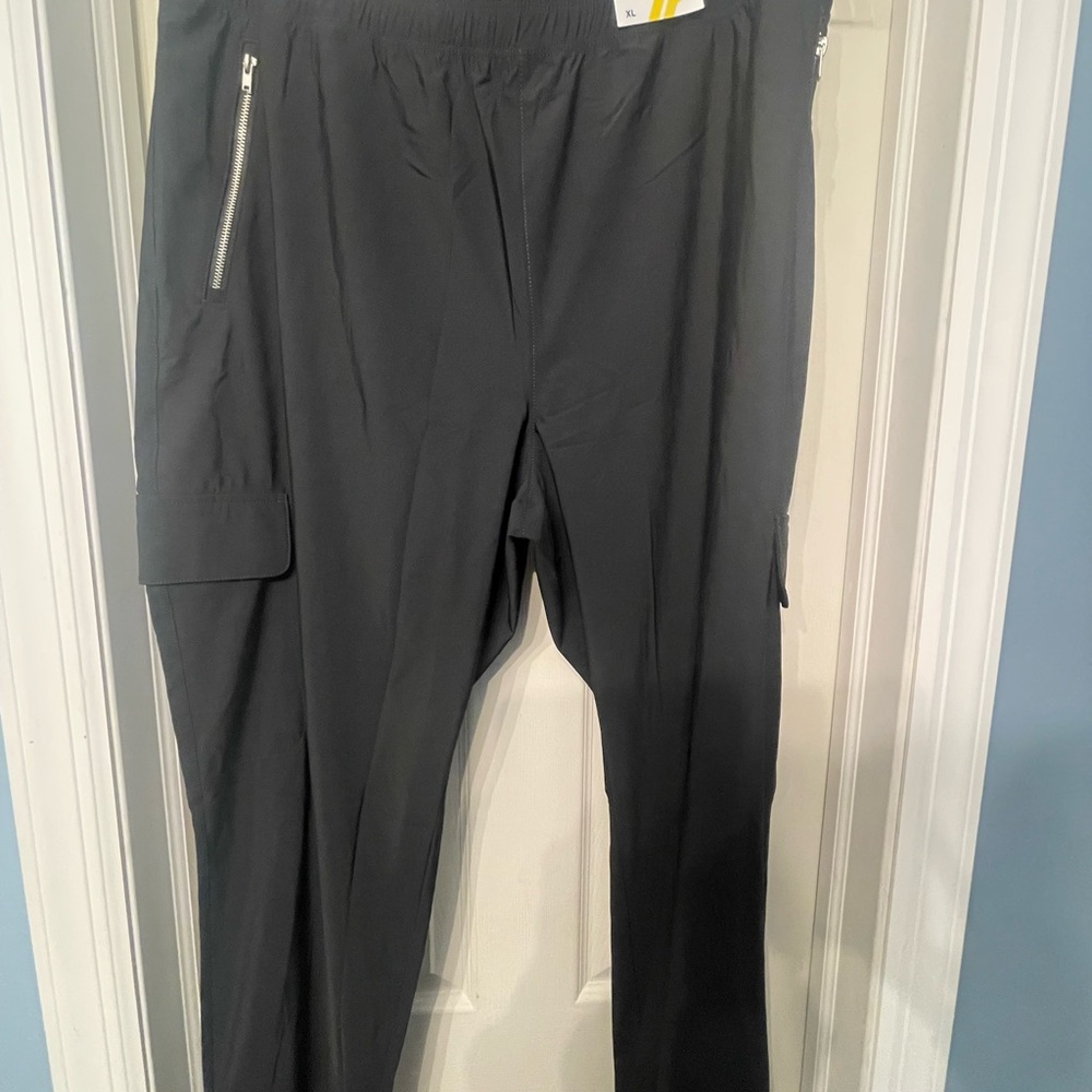 Ladies old Navy  Black sleek tech Pants/joggers
